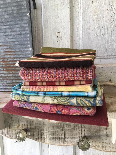 Stash fabrics - Designed to provide quick sashing and borders, as well as replacing weeks of piecing on traditional designs, the Sashing Stash collection includes 12 fabrics in three basic colorways: …